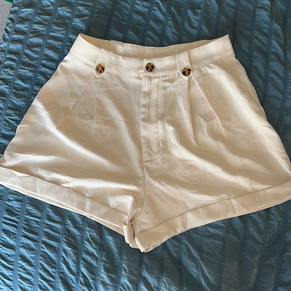 Princess Polly Minnie Beige Shorts - Picture 2 of 4